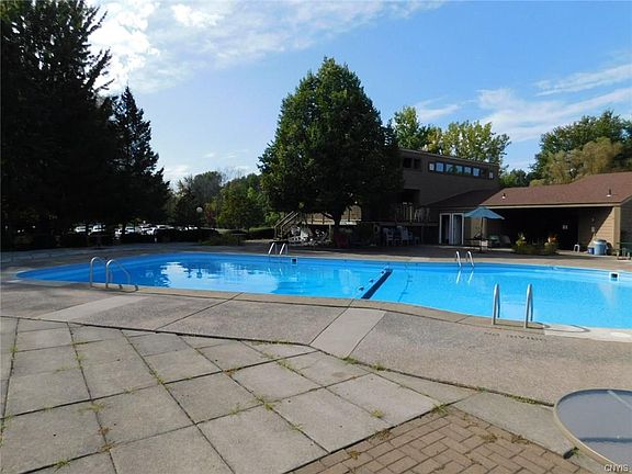 3rd image of 224 Watertree Dr