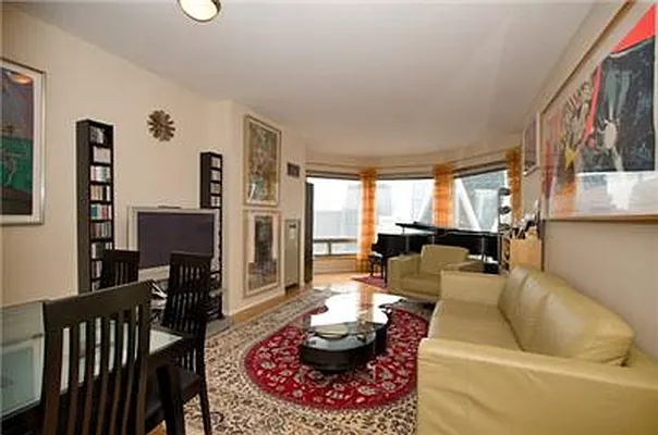 Sold by R New York | media 5