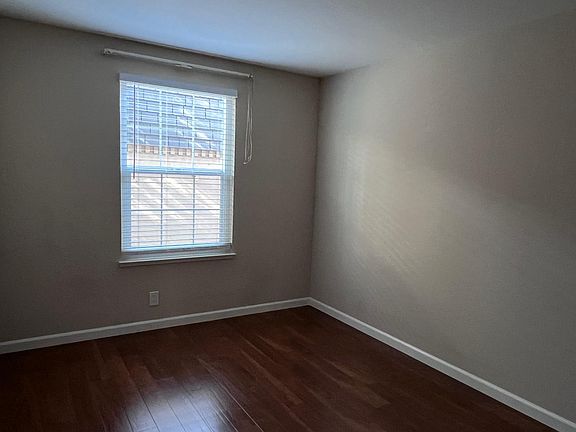 3rd image of 996 Ponderosa Ave APT B