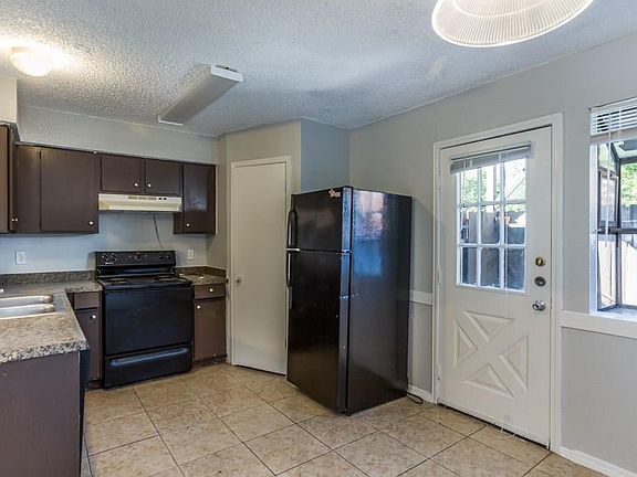 3rd image of 408 Lake Creek Cir