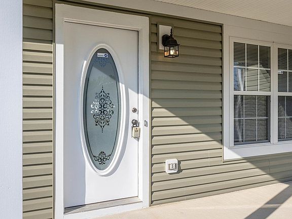 2nd image of 19 Somerset Dr