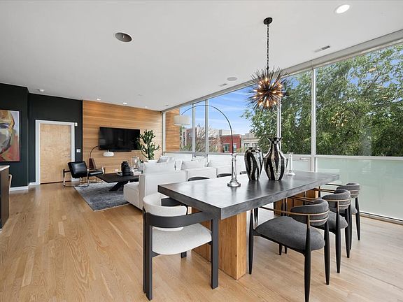 4th image of 2154 W Division St APT 301