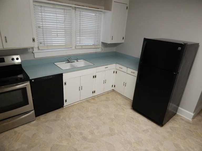 24 W Greensboro St #B — Photo 9