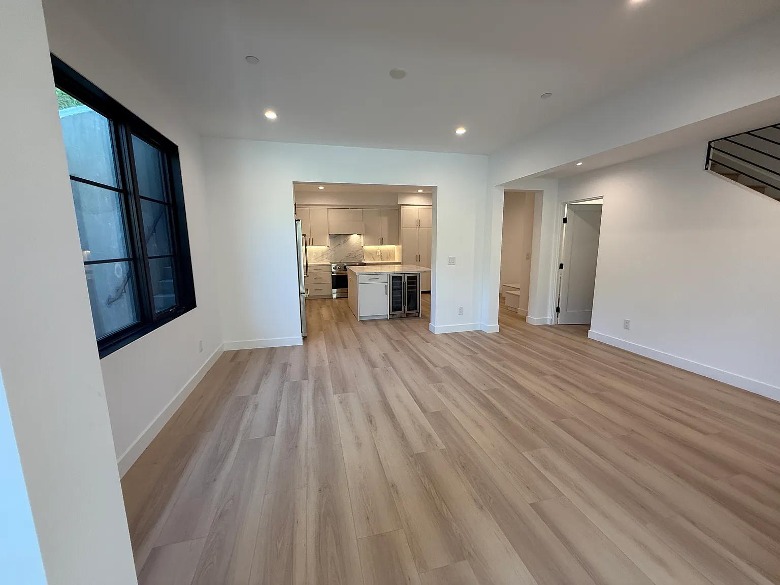 4 bed, 2025 sqft, $7,000 — Photo 3