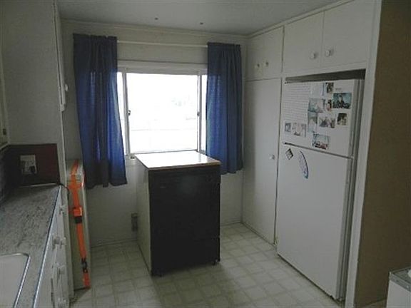 2nd image of 1032 Sanford Ave