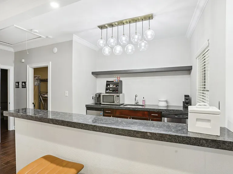 Virginia Highland Apartment Homes — Photo 18