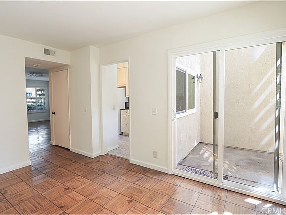 4th image of 104 Oval Rd