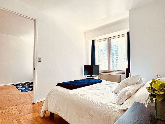 5th image of 301 W 57th St APT 15F