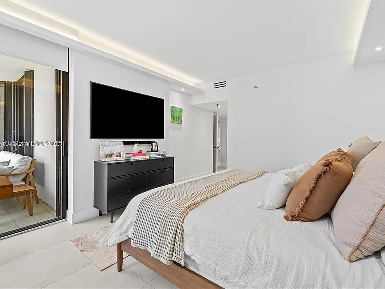 520 Brickell Key Dr #A713 — Photo 10