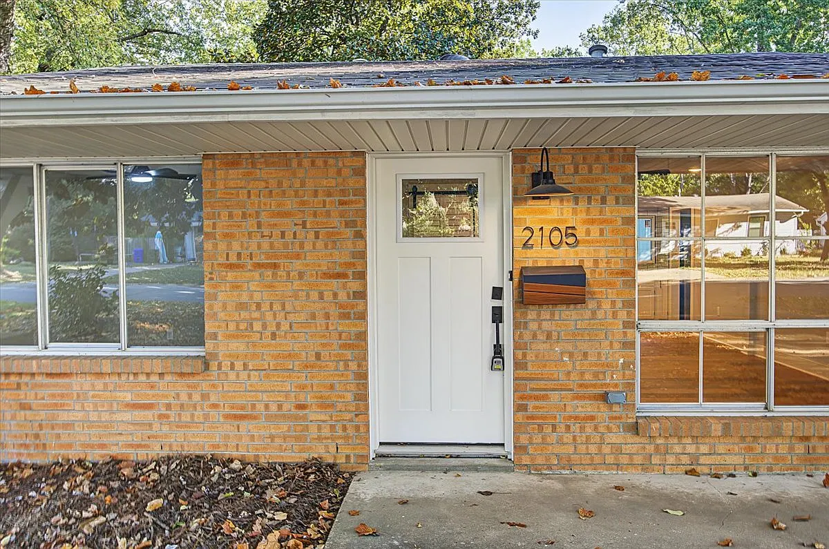 3 bed, 1080 sqft, $1,450 — Photo 1