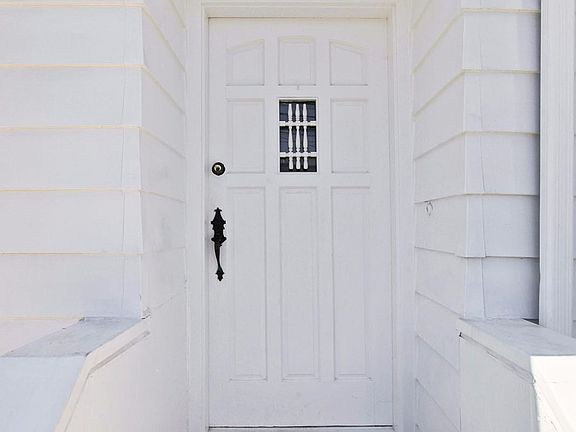 3rd image of 326 Banks St