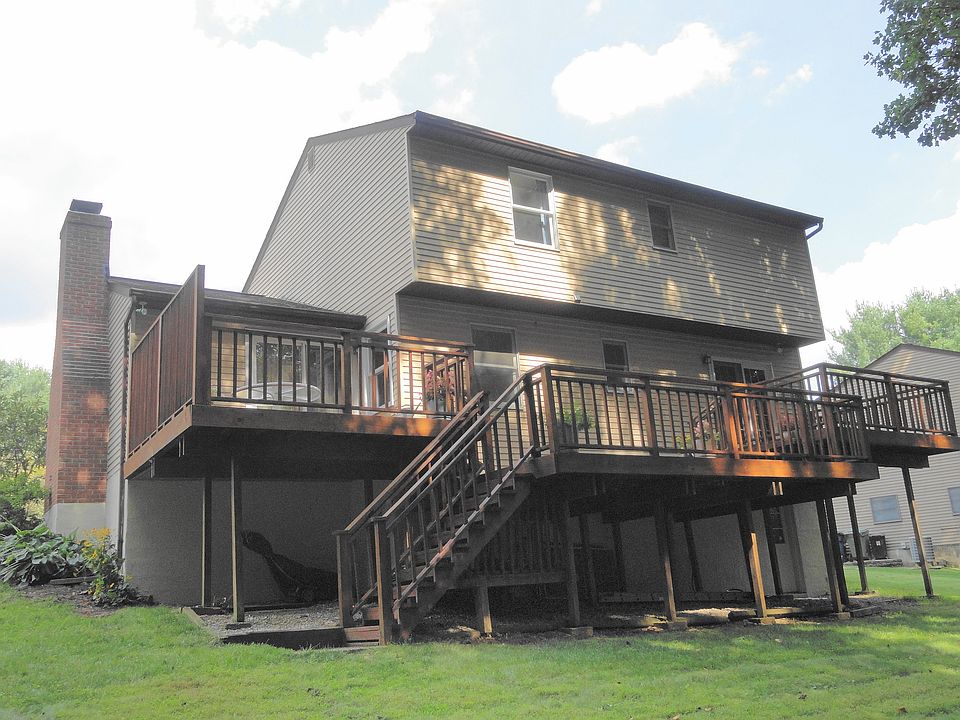 2nd image of 1921 Gardenia St