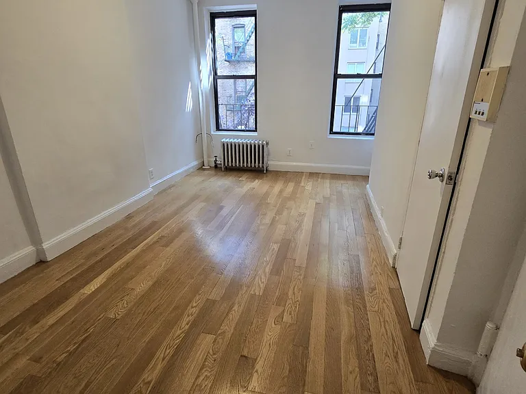 454 W 45th St #3RE — Photo 1