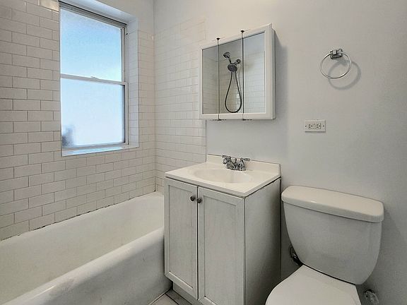 3rd image of 5133 W Windsor Ave APT 3E