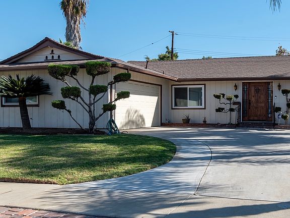 3rd image of 9808 Du Page Ave