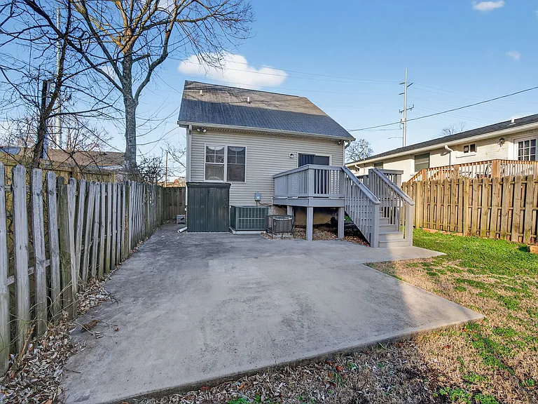 1103 Summit Ave — Photo 25