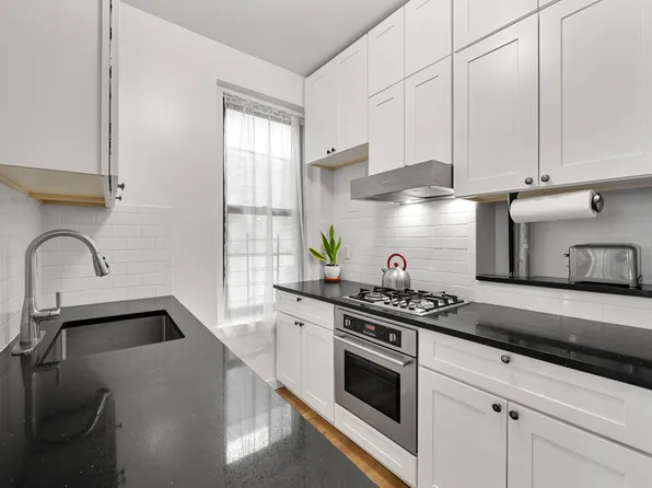 834 Riverside Drive image 8 of 31