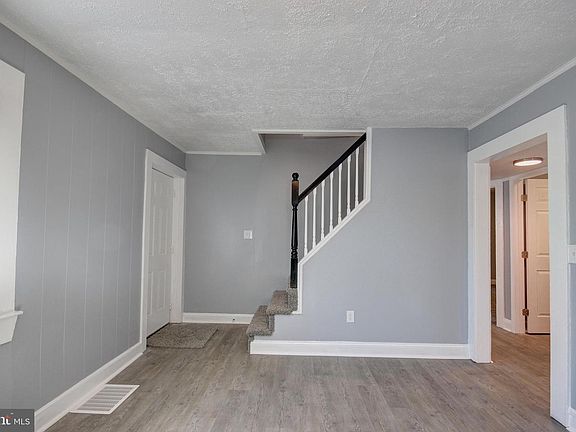 4th image of 321 Carrollton Ave