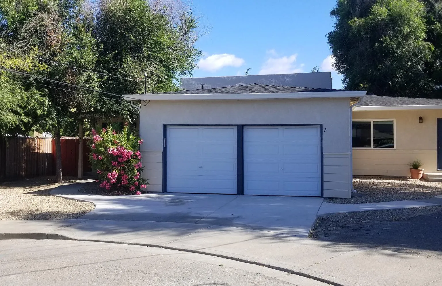 2 bed, 800 sqft, $2,500 — Photo 1