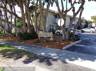 1917 NE 3rd St, Deerfield Beach, FL 33441
