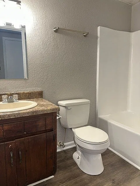 1 bed, 1.0 bath, $750 — Photo 2