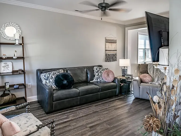 515 Villa Ln — Photo 16