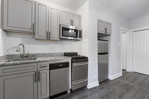 3rd image of 4555 N Malden St APT 218