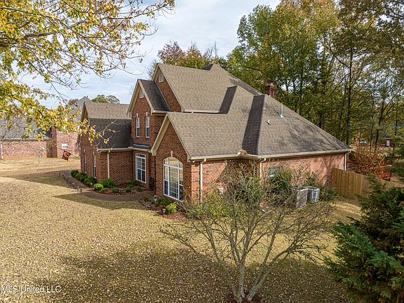 3rd image of 2295 Cumberland Dr