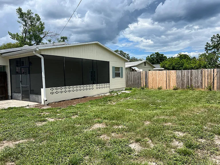1430 W Rambla St — Photo 11