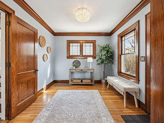 5th image of 1843 Fillmore St NE