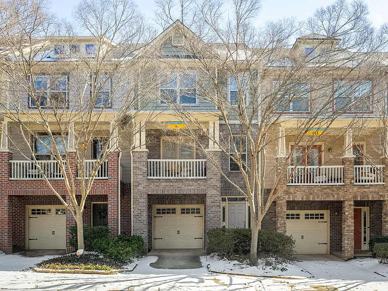 813 Charles Bank Ave SE — Photo 37