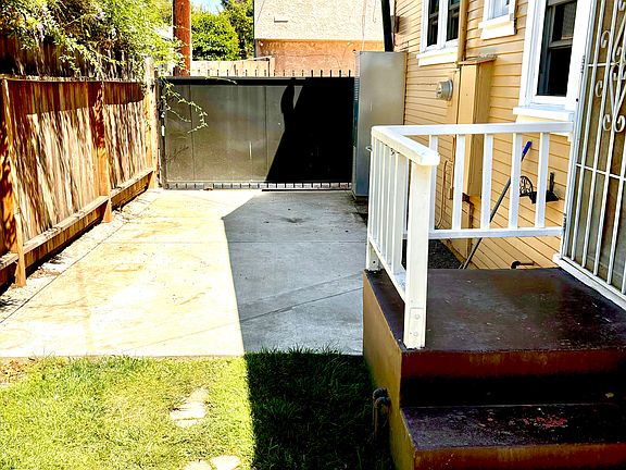 3rd image of 1084 Belmont Ave