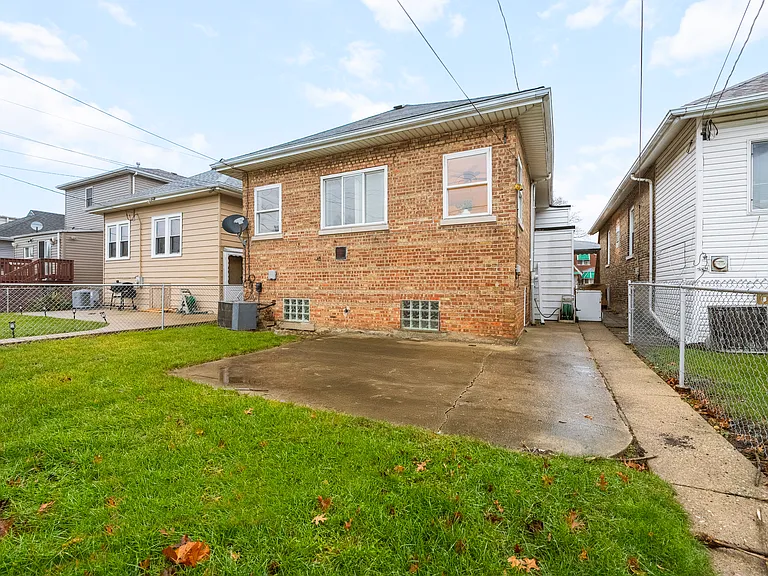 3340 Lombard Ave — Photo 29