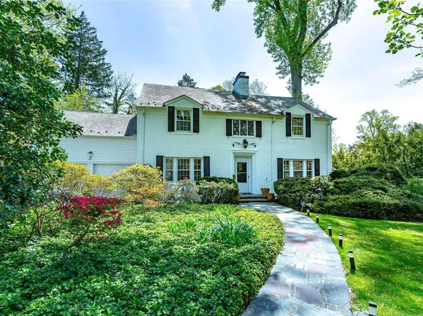 17 Mirrielees Road, Great Neck, NY 11021