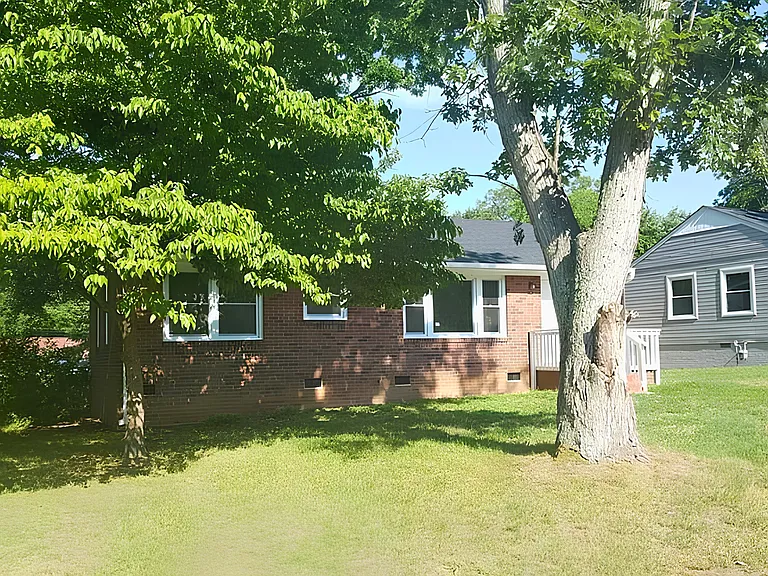 916 Summer Dr — Photo 18