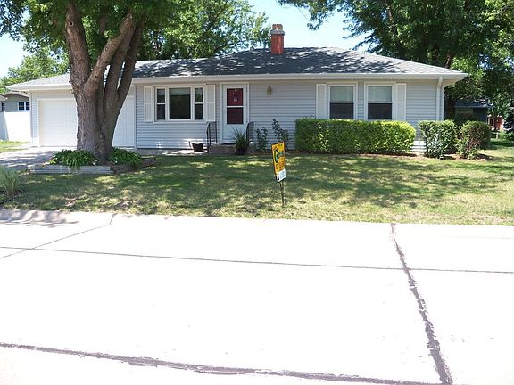 2nd image of 1501 E Lawn Plaza Dr