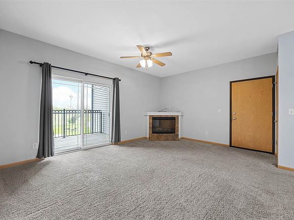 4th image of 1092 Walnut Ave Unit 102