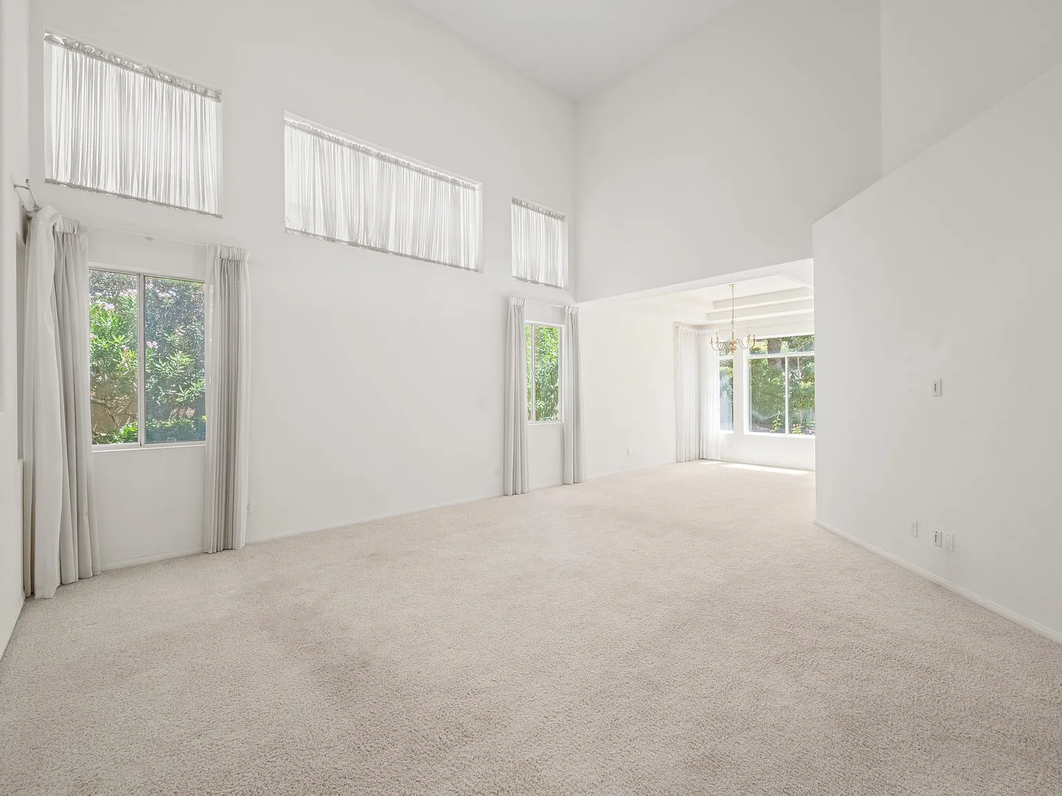 5 bed, 3030 sqft, $4,600 — Photo 4