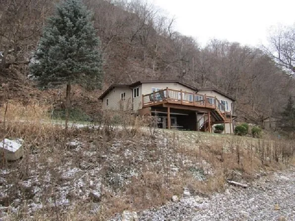 317 Hideaway Ln, Guttenberg, IA 52052