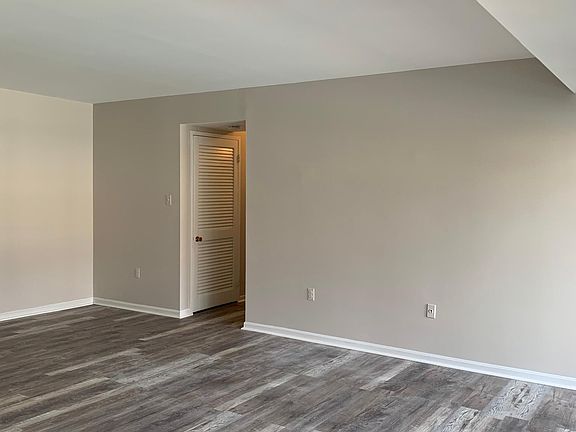 5th image of 9720 Kingsbridge Dr APT 202
