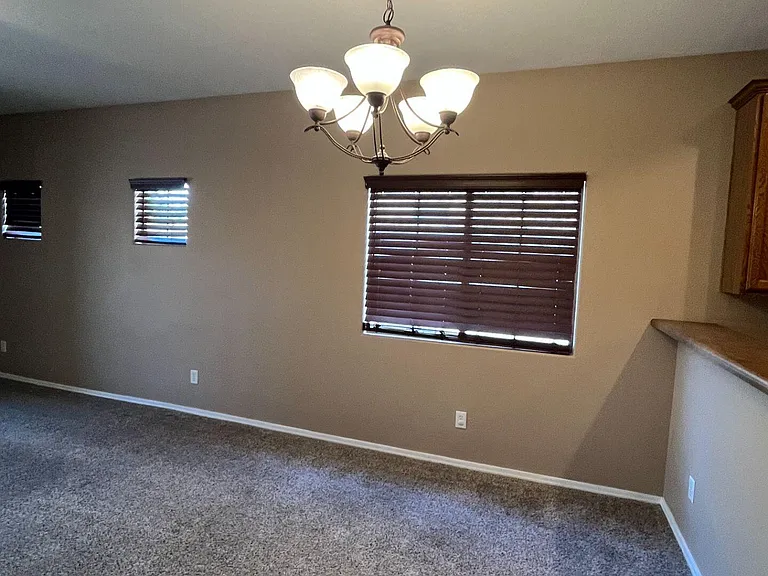 526 E Bartlett Way — Photo 3