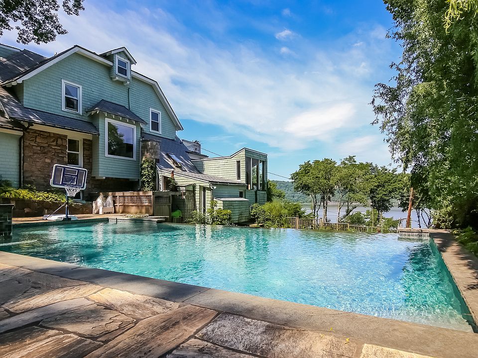 1st image of 17 Pinecrest Dr