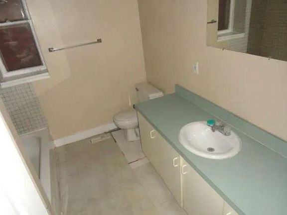 2nd image of 4227 Shenandoah Ave #2