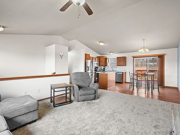 5th image of 102 Rolling Vista Pl