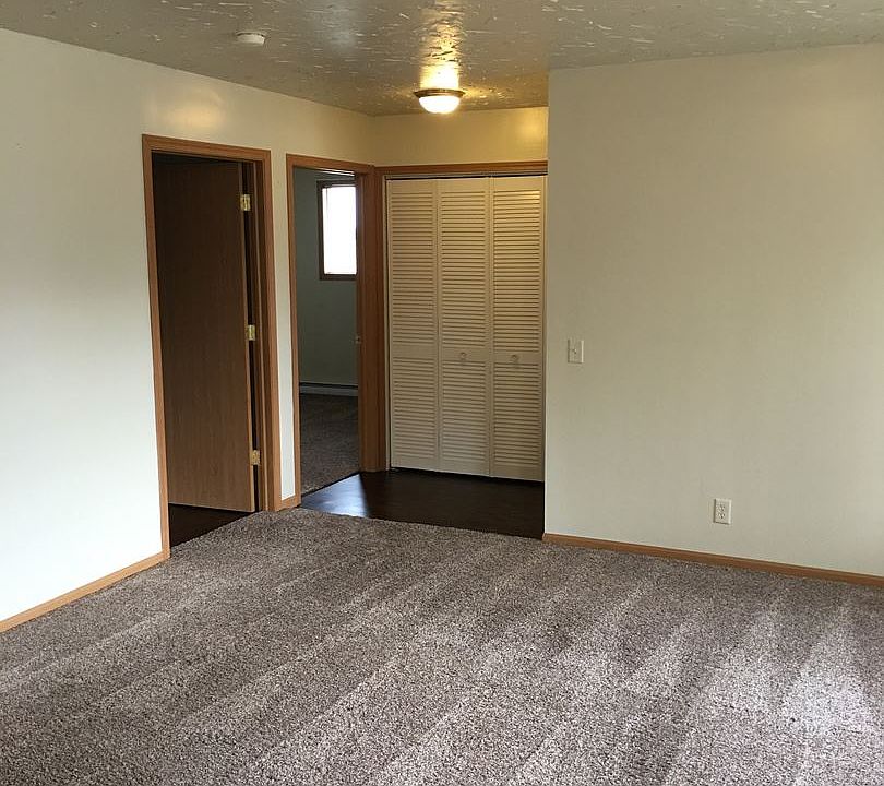 2nd image of 504 6th St Unit 1