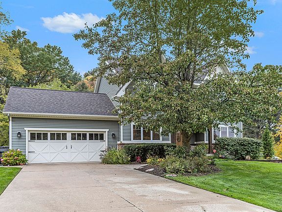 4th image of 4807 Firefly Dr NE