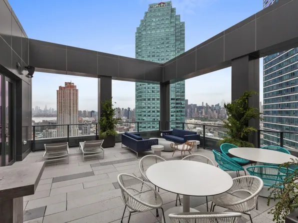 27-19 44th Dr image 8 of 15