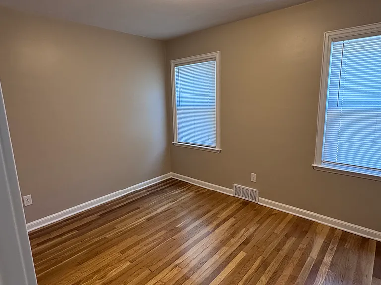 238 N Bleckley Dr — Photo 5