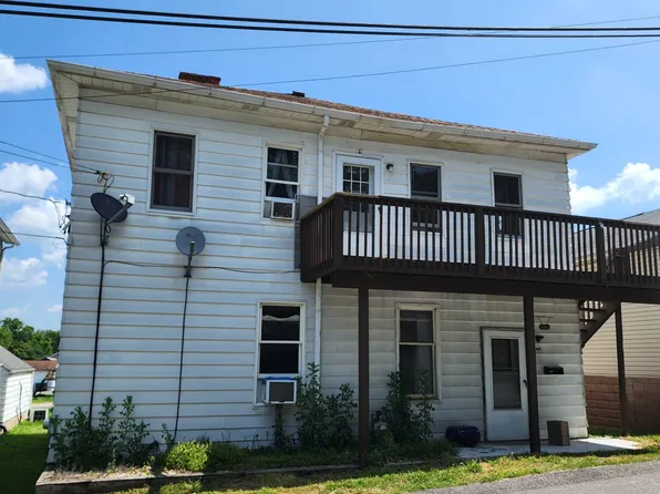 809 Station St, Sturgeon, PA 15082