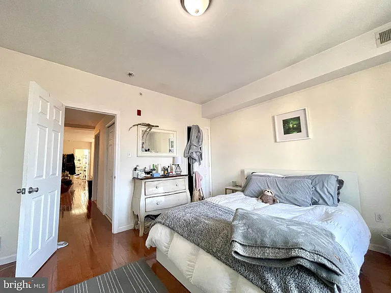 1131 Green St #3 — Photo 15